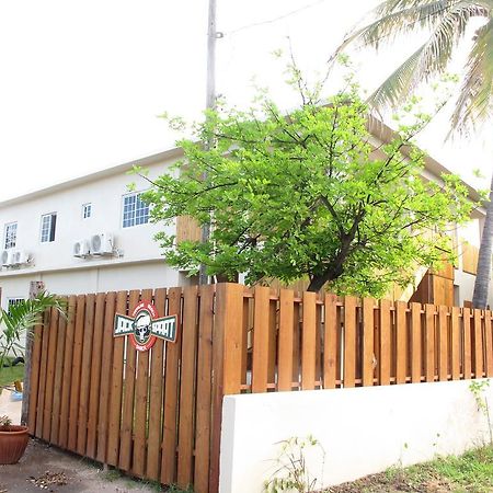 Just Next Door Hostel Treasure Beach Exterior photo